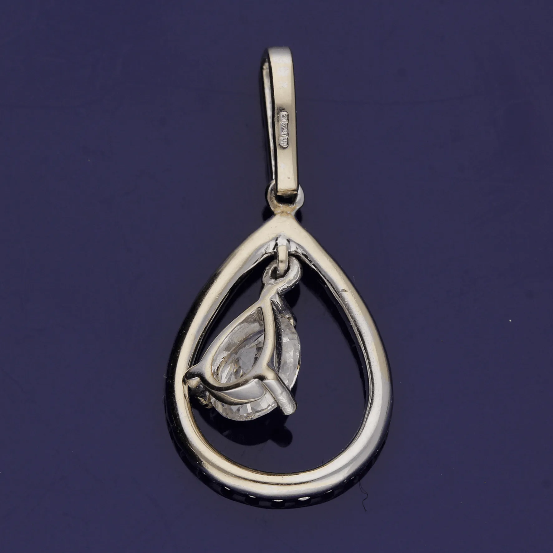 18ct White Gold Pear Shape Diamond Drop Pendant