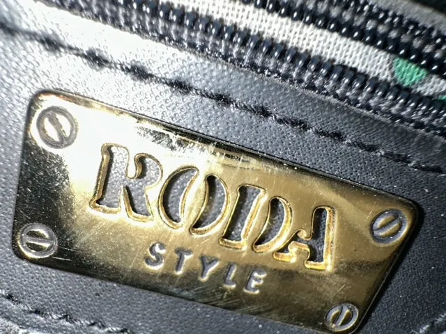 80s Extravagant bag in black leather by the Italian brand Roda Style