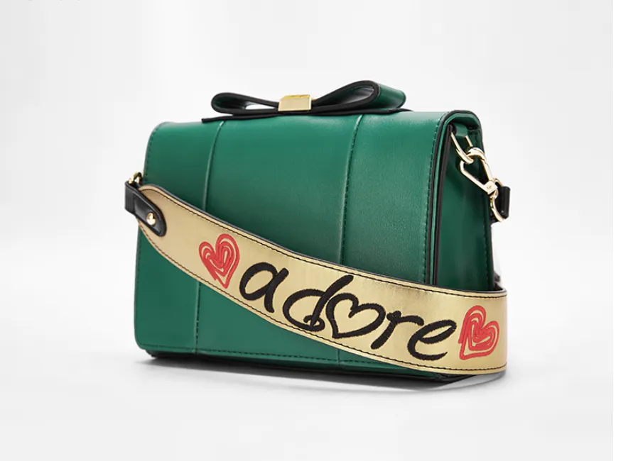 ARTMI GREEN SHOULDER BAG WITH LETTERS FIGURED STRAP APE8016