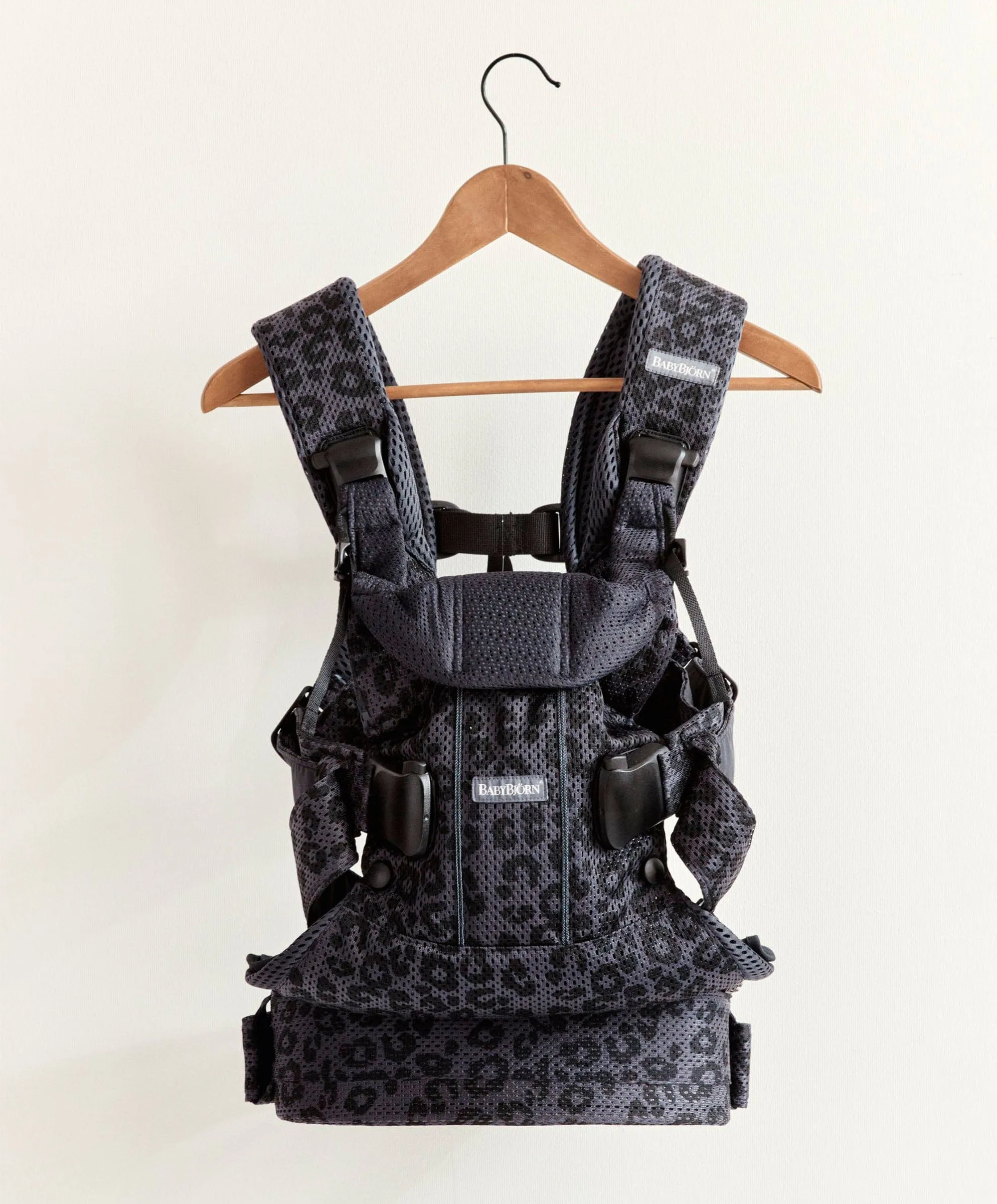 BabyBjörn Baby Carrier One Cotton - Anthracite/Leopard Print