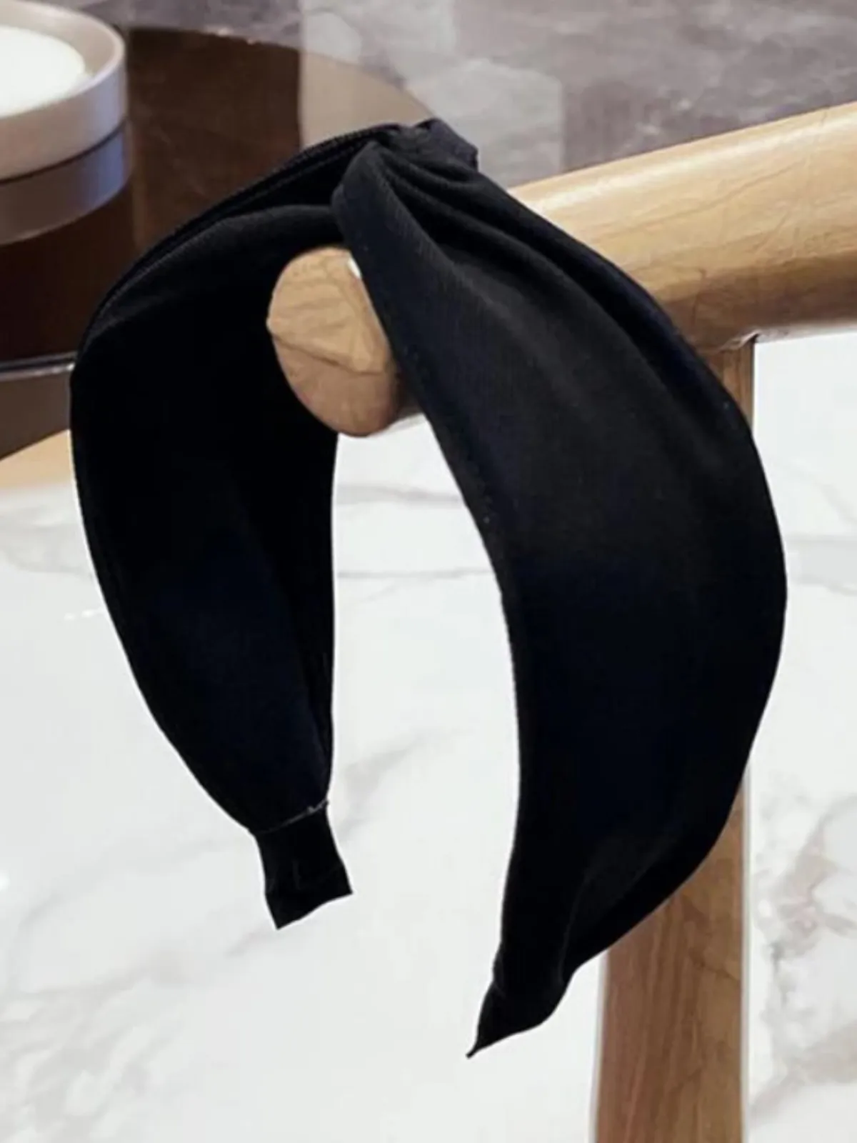 Minimalist Chic Twist Headband