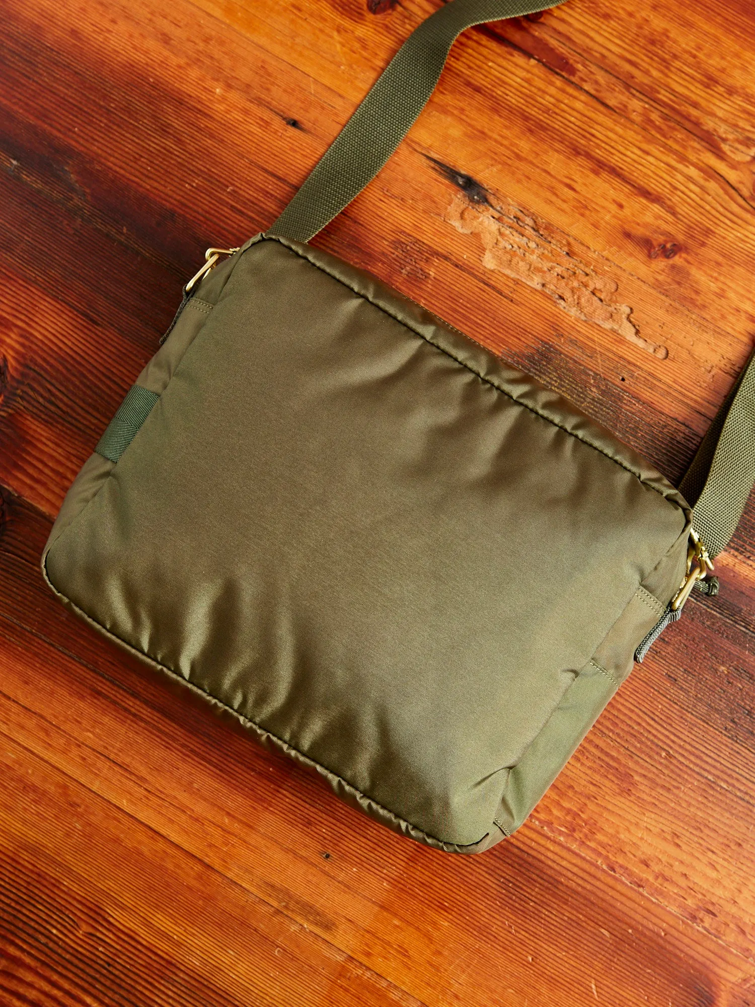 "Force" Shoulder Bag (M) in Olive Drab